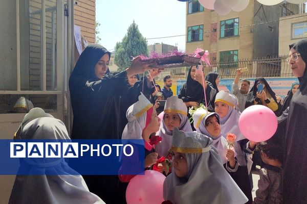 مراسم جشن شکوفه‌‎ها در دبستان شاهد حاج تقی آقا بزرگ مشهد 