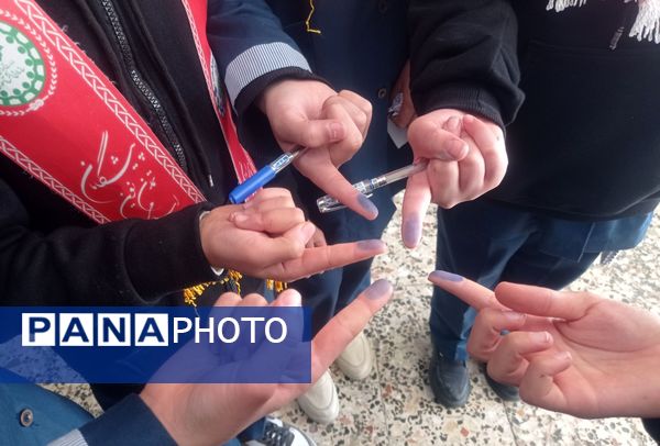 انتخابات شورای دانش‌آموزی در مدرسه شهید خاقانی شهرستان شیروان