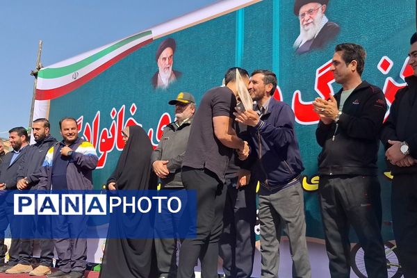  همایش بزرگ پیاده روی خانوادگی در نسیم‌شهر 