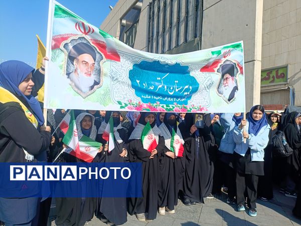 ۱۳ آبان، فریاد شهامت دانش آموزان در مسیر استقلال طلبی و استکبار ستیزی 