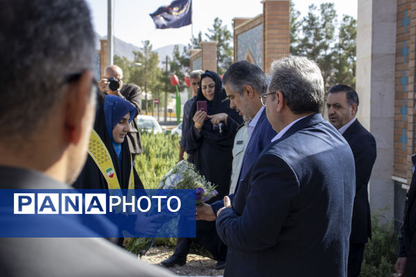استاندار مرکزی در محلات؛ تجدید میثاق با شهدا و افتتاح ۸۳۴ میلیارد ریال پروژه عمرانی در هفته دولت