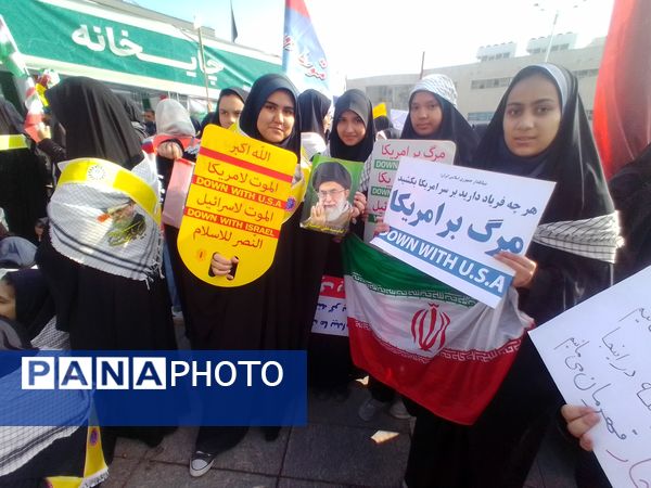 راهپیمایی روز دانش آموز و مبارزه با استکبار در مشهد 