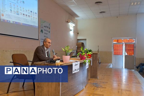 کارگاه آموزشی پیشگیری از آسیب‌های اجتماعی در آموزشگاه معارف۶ ناحیه ۳