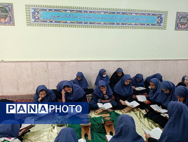 برگزاری محفل نورانی انس با قرآن در دبیرستان دکتر جواد حداد۲ ناحیه پنج