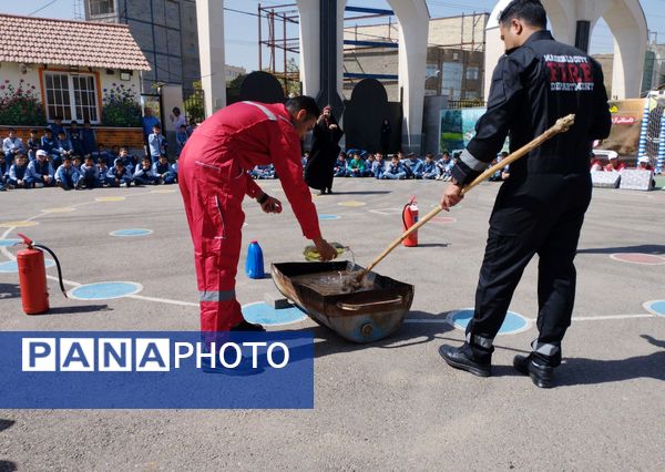 بزرگداشت روز آتش نشان در دبستان مصلی نژاد امام حسن ( ع)