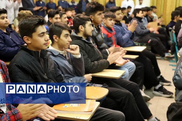 حضور وزیر کشاورزی در مراسم صبحگاهی هنرستان کشاورزی تبریز