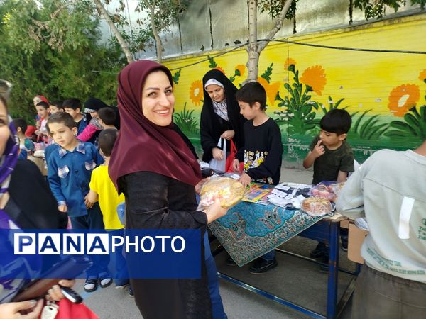 برگزاری بازارچه درون مدرسه‌ای در دبستان مبین شیروان