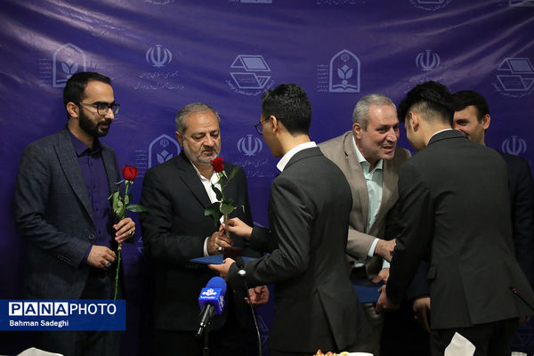 نشست صمیمی وزیر آموزش و پرورش با مدال آوران المپیادهای جهانی