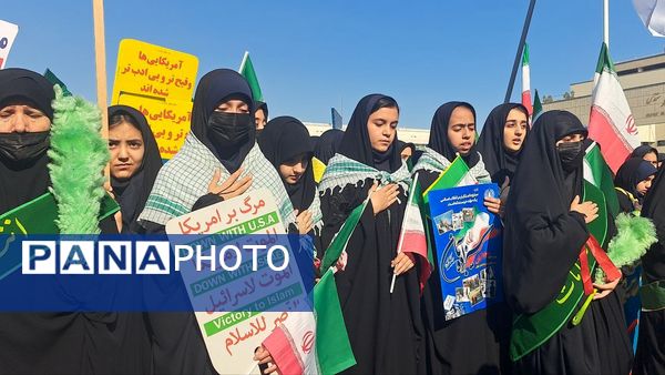 اجتماع عظیم دانش‌آموزان شهر مشهد به مناسبت روز دانش‌آموز