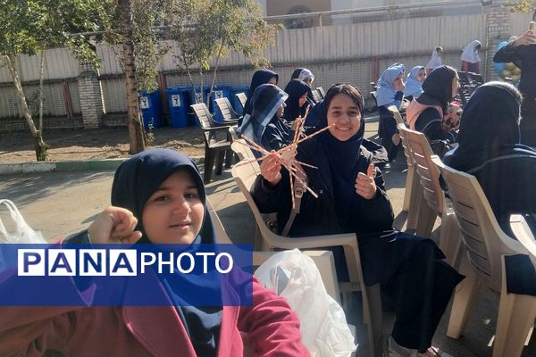 حضور دانش‌آموزان ناحیه دو شهرری در نمایشگاه طرح‌های علمی پژوش سرای بصیرت 