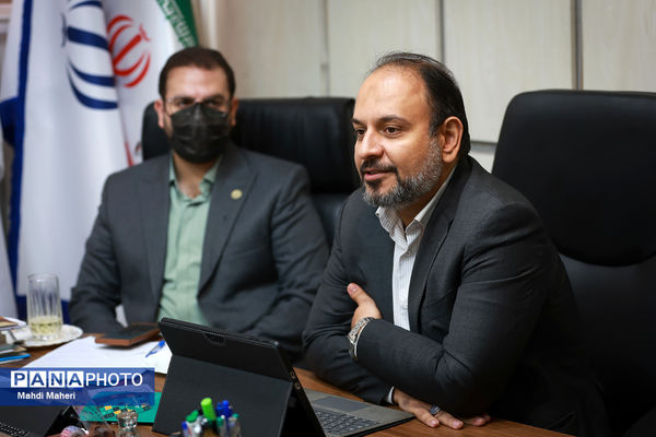 نشست هیات رئیسه دوازدهمین دوره مجلس دانش‌آموزی با معاون پرورشی و فرهنگی وزیر آموزش و پرورش