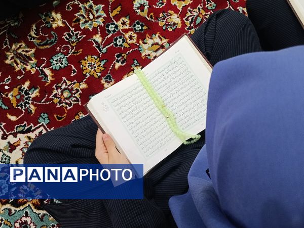 برگزاری محفل نورانی انس با قرآن در دبیرستان دکتر جواد حداد۲ ناحیه پنج