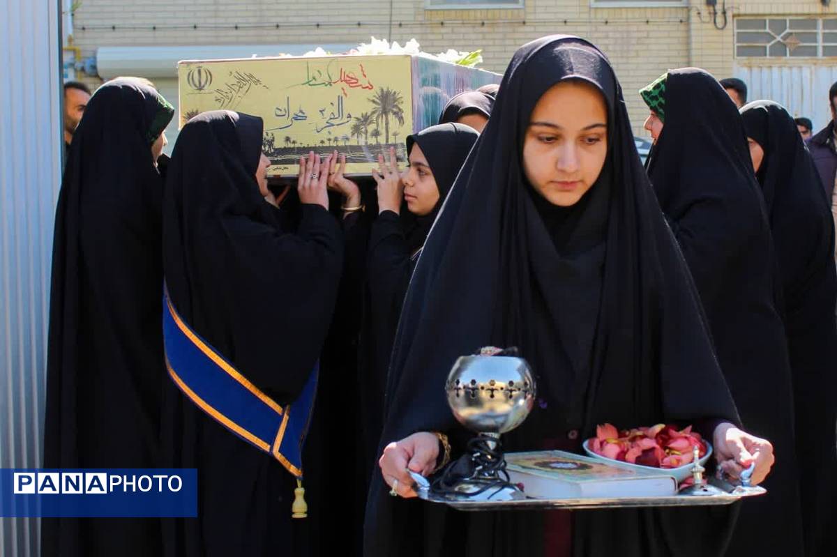 در زمین، گمنام اما در آسمان، خوشنام