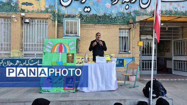 گرامیداشت هفته پدافند غیرعامل در مدرسه زنده جانی شهرستان کاشمر 