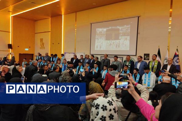 همایش بدرقه‌ دانش‌آموزان منتخب سازمان دانش‌آموزی به عمره‌ مفرده دانش‌آموزی