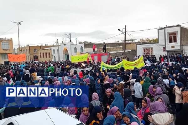 حماسه‌آفرینی دانش‌آموزان کمیجانی در راهپیمایی۱۳ آبان 