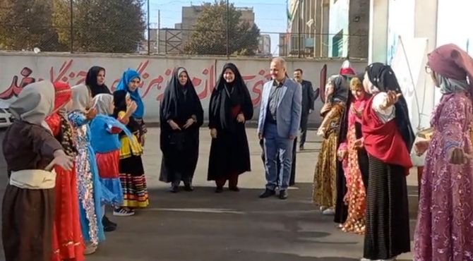 گلبرگی‌ها روز دانش‌آموز را با شور و هیجان جشن گرفتند