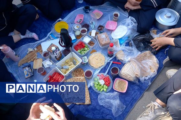 صبحی سالم در دبیرستان دخترانه فرهنگ قرچک