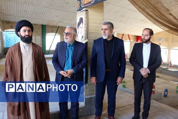 مدرسه باقرالعلوم (ع) فیروزکوه میزبان مراسم پرشور گلباران مزار شهدا با حضور مسئولان شد