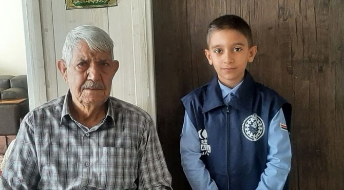 دیدار دانش‌آموزان دبستان حضرت قاسم با خانواده شهید محمدمهدی شاخصی