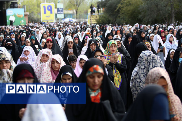 اقامه نماز عید فطر به امامت رهبر انقلاب اسلامی