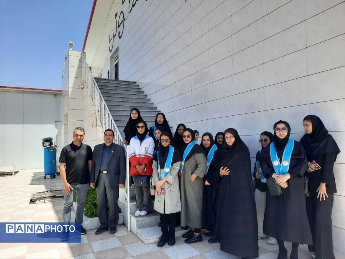 بازدید اعضای کانون دانشجویی دانشگاه آزاد کاشمر از کارخانه صنعتی بیسکوتو
