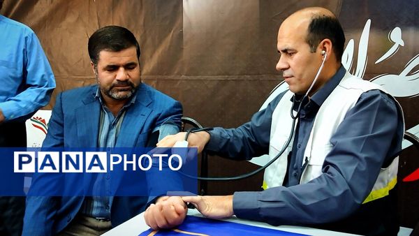 برگزاری نماز جمعه وحدت‌آفرین نظرآباد با رونمایی کتاب قرآنی و ارائه خدمات فرهنگی و معیشتی در مصلی نظرآباد