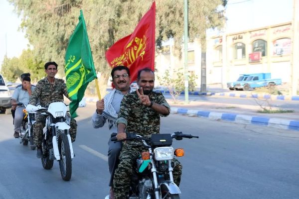 غبارروبی مقبره و مزار شهدای گمنام در شهرستان بندرخمیر