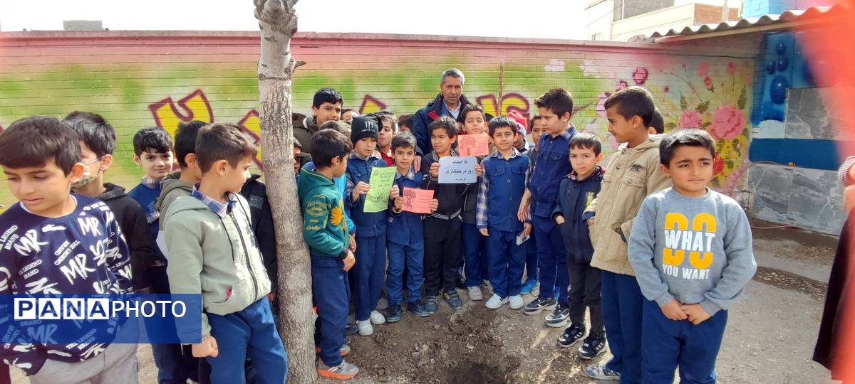 کاشت نهال در دبستان پسرانه مبین شیروان