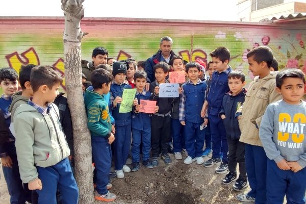 کاشت نهال در دبستان پسرانه مبین شیروان