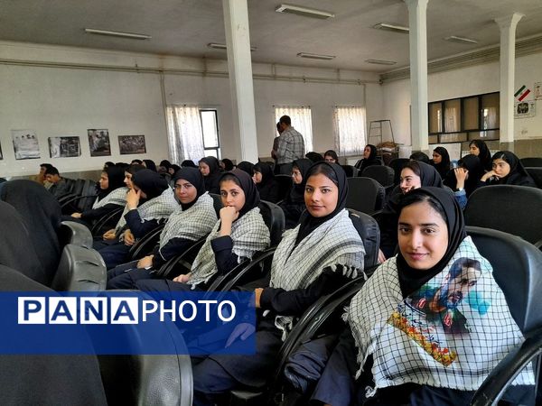 مراسم تجلیل از دانش‌آموزان برتر جشنواره فرهنگی هنری امید فردا در دبیرستان فاطمه الزهرا شهرستان اسدآباد 