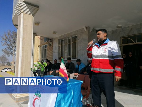 نواختن زنگ زلزله در دبیرستان کوشش شهرستان فاروج 