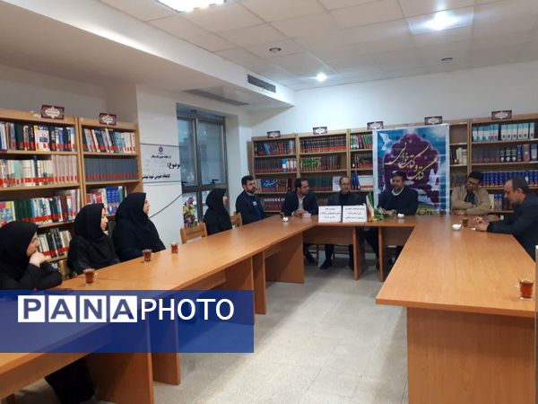 بازدید دانش‌آموزان و مسئولان از کتابخانه شهید بهشتی آشخانه