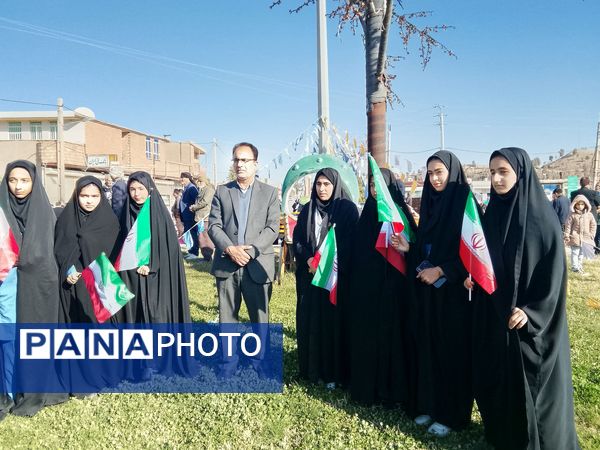 حضور دانش‌آموزان بخش سراب میمه در راهپیمایی۲۲بهمن 