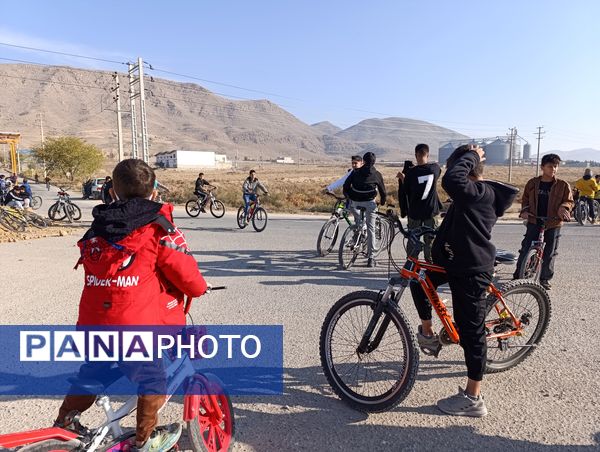 برگزاری همایش دوچرخه‌سواری در آشخانه به‌مناسبت روز دانش‌آموز 