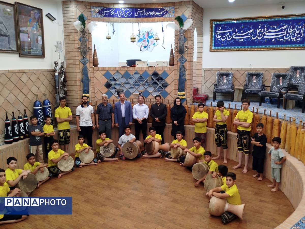 بازدید معاون پرورشی و تربیت بدنی کاشمر و رئیس ورزش کاشمر از زورخانه علی اکبر (ع)