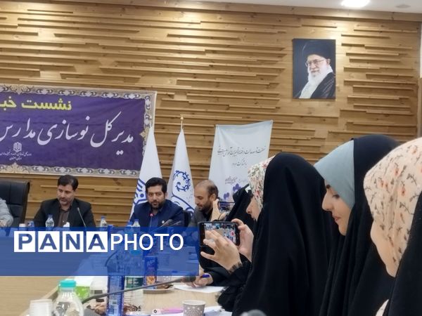 نشست خبری مدیرکل نوسازی مدارس استان اصفهان با دانش آموز خبرنگاران پانا