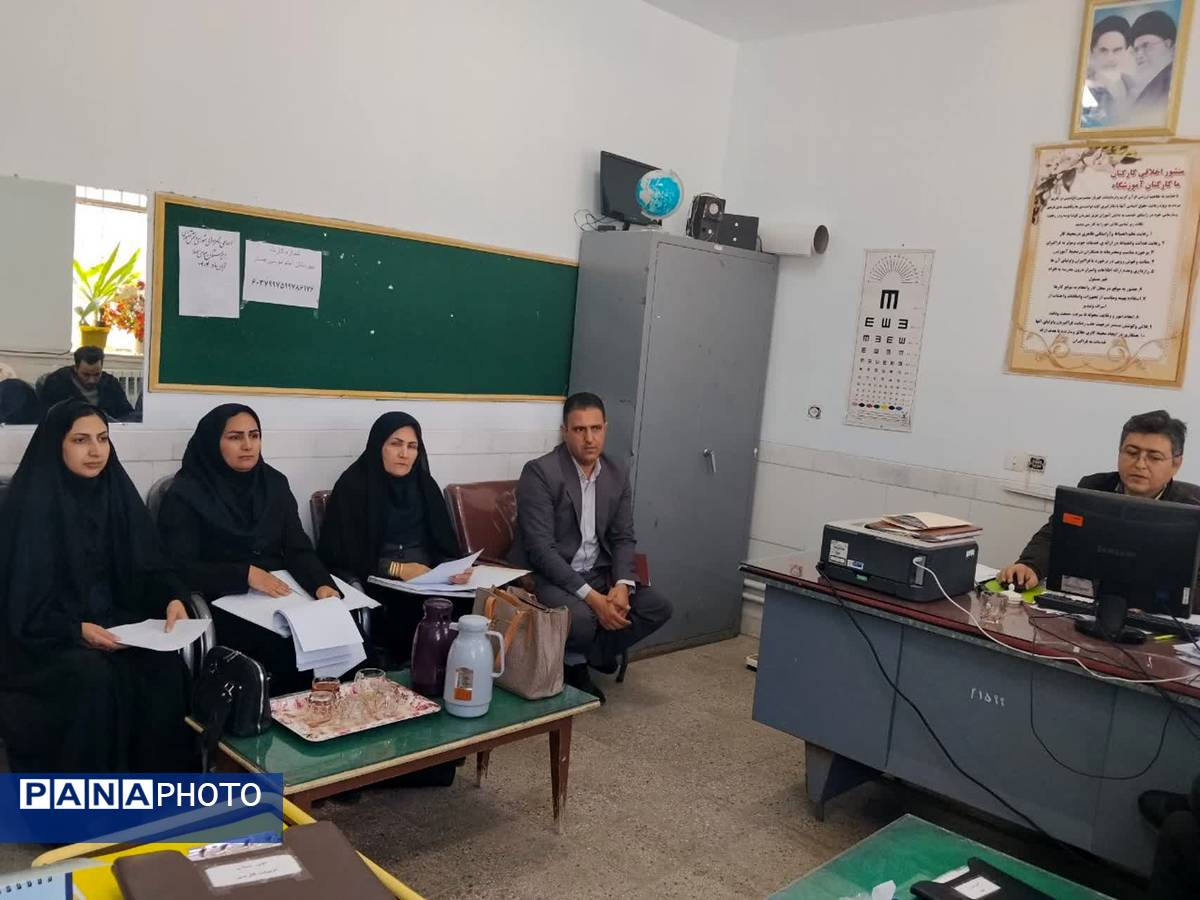 بازدید معاون آموزشی و کارشناس آموزش متوسطه اداره آموزش و پرورش خاتم 