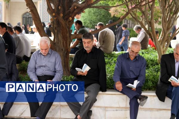  مراسم دعای پر فیض عرفه و مناجات عاشقانه امام حسین(ع) در زیارتگاه شهید آیت ا... مدرس(ره)
