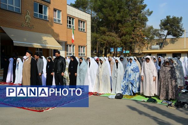 نماز باران، همخوانی زمین و آسمان در دبیرستان ولایت بهارستان‌دو