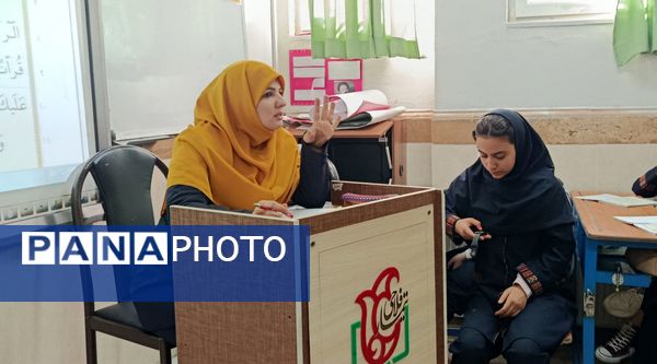 آزمون تلاوت قرآن دانش‌آموزان دبیرستان تیمسار فلاحی ناحیه یک کرج 