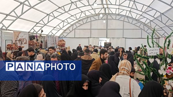 نمایشگاه یلدا در سایه‌سار چنار کهن لاهیجان تبریز گشایش یافت