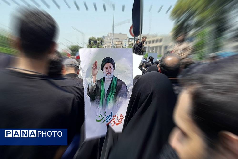 حضور میلیونی مردم تهران برای بدرقه شهید جمهور و یاران
