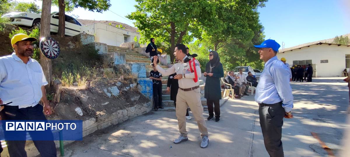برگزاری مسابقات دارت در اردوی یک روزه مربیان پیشتاز سدبارزو شهرستان شیروان