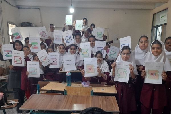 رنگ‌آمیزی نماد استاندارد با دستان خلاق دانش‌آموزان