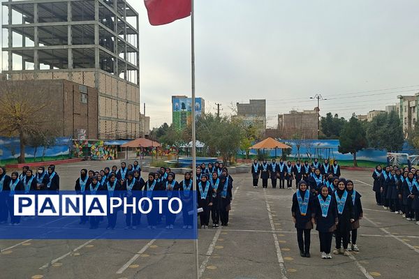 جلوه‌هایی از سرود همگانی مدرسه نمونه‌دولتی تمام ساحتی ارشاد قرچک