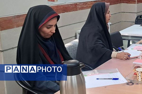  جلسه مدیران قطب ۵ دوره ابتدایی در مدرسه قائم(عج) بهارستان‌دو