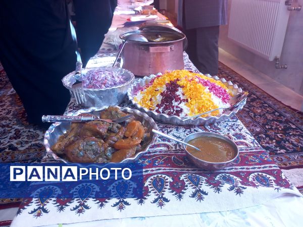 جشنواره غذاهای بومی محلی به‌مناسبت ایام‌الله دهه فجر در آموزشگاه علاقبندنیا ملارد