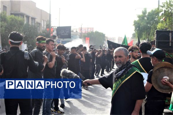 حضور پرشور کودکان قمی در دسته‌های عزاداری روز تاسوعا 
