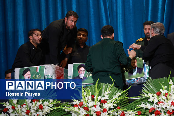 مراسم وداع با پیکر شهدای خدمت در مصلی تهران